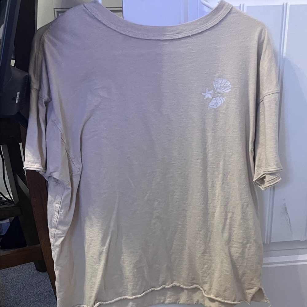 XS Aerie Cream Short Sleeve Tee with Shell Motif